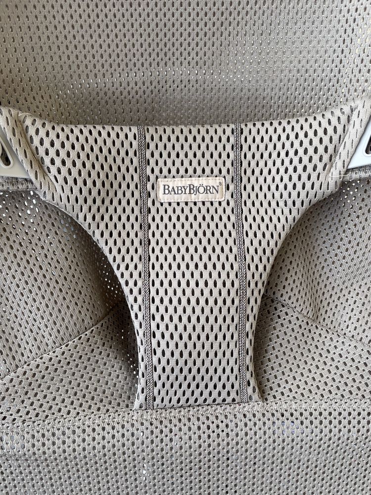Leżaczek Bujaczek Baby Bjorn Bliss Mesh Grey Beige