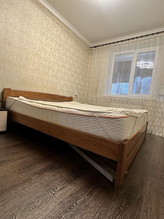 Ліжко з матрасом 200х180. Продам