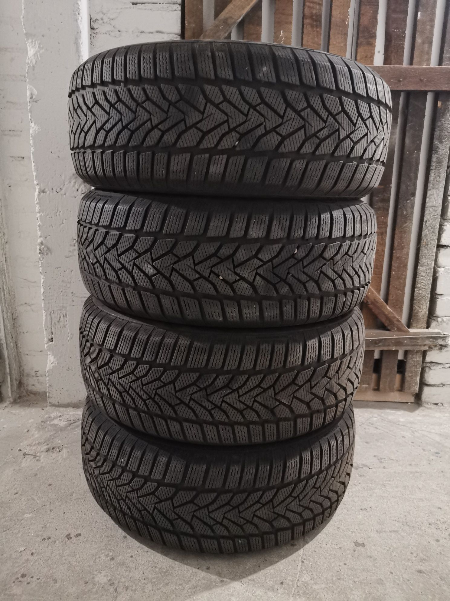 Opony zimowe Uniroyal 225/55/R17