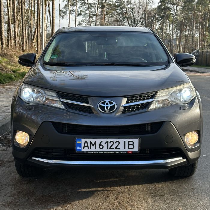 Toyota rav4  2013 года