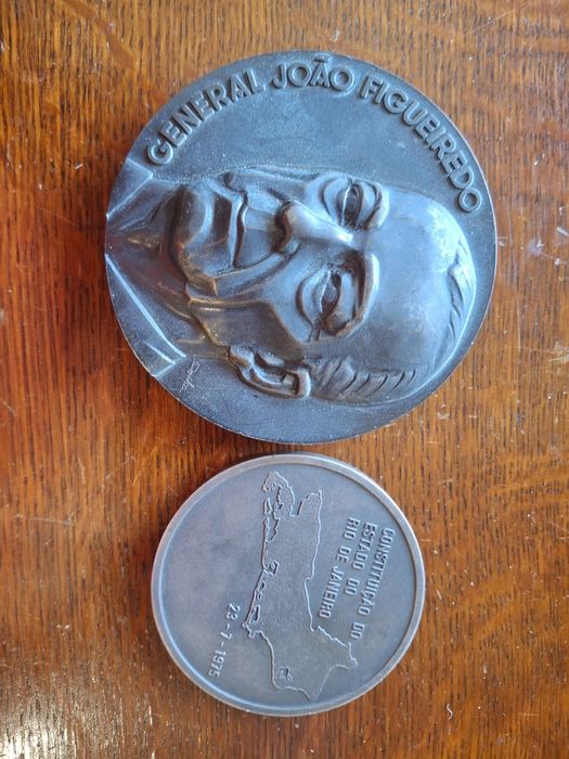 2 medalhas antigas brasil rio janeiro presidente João figueiredo
