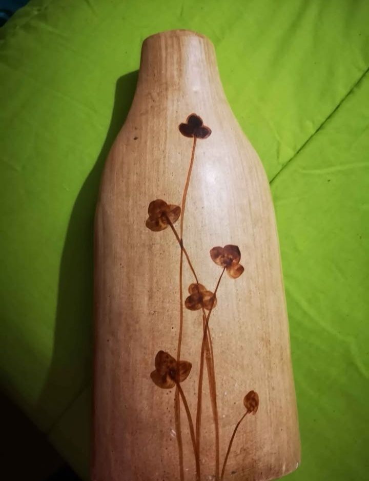 Conjunto de jarras de barro