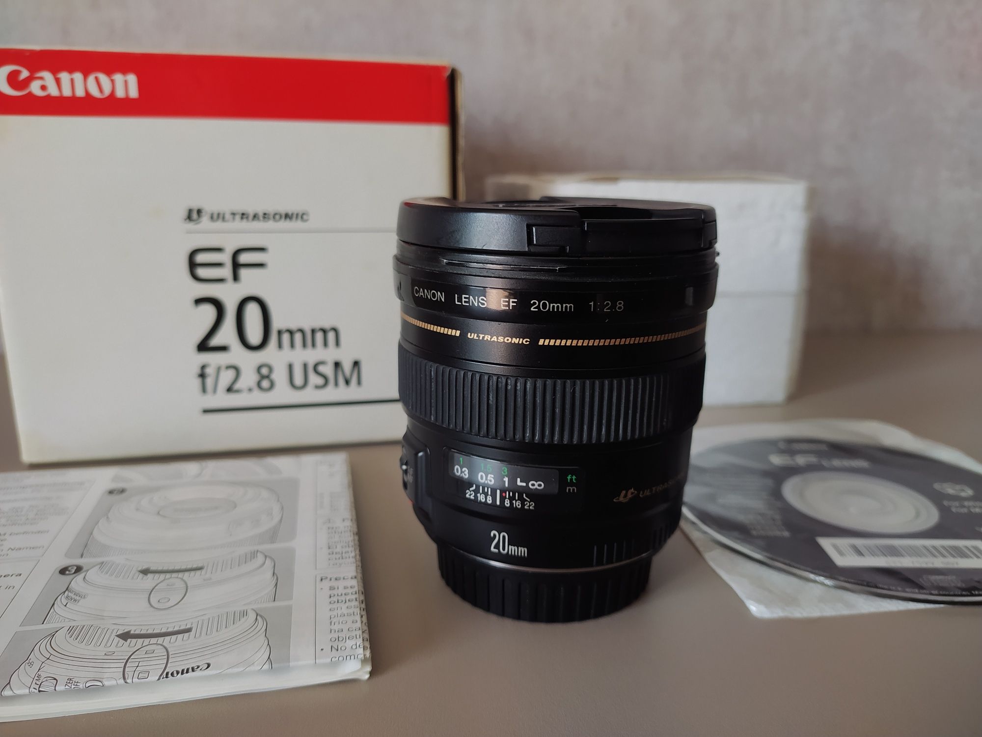 Об'єктив Canon EF 20mm f2.8 Ultrasonic у коробці