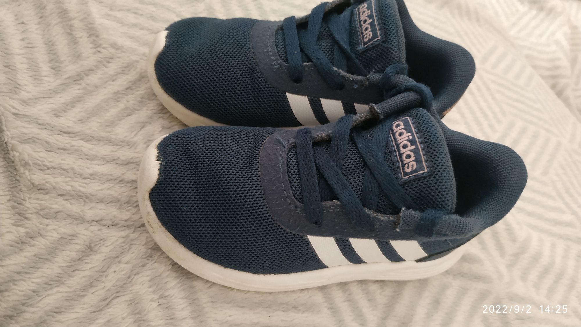 Buty adidas 23 dziewczęce na jesień wiosnę