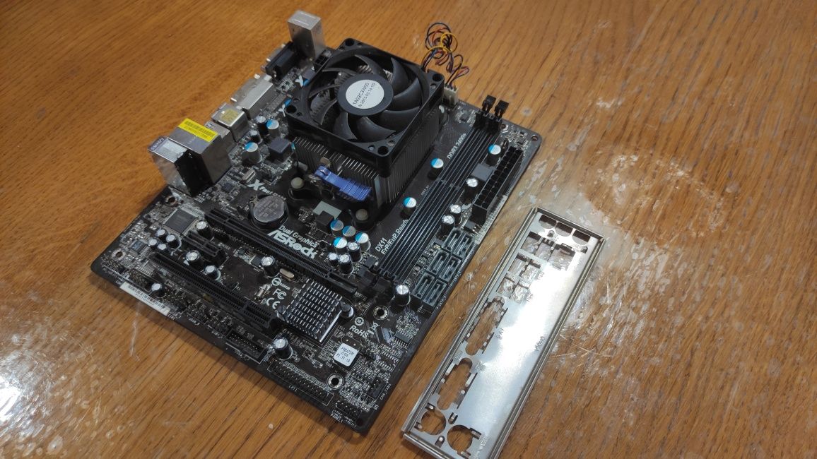 Материнская плата ASRock с ЦП AMD