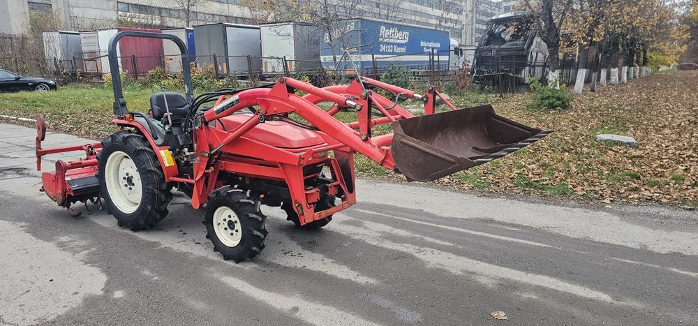 Мінітрактор Трактор з фронтальним Навантажувачем Yanmar  AF 220