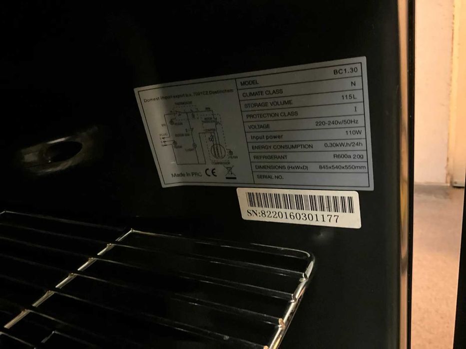 Witryna chłodnicza lodówka Exquisit BC1.30 chłodziarka do wina i napoi