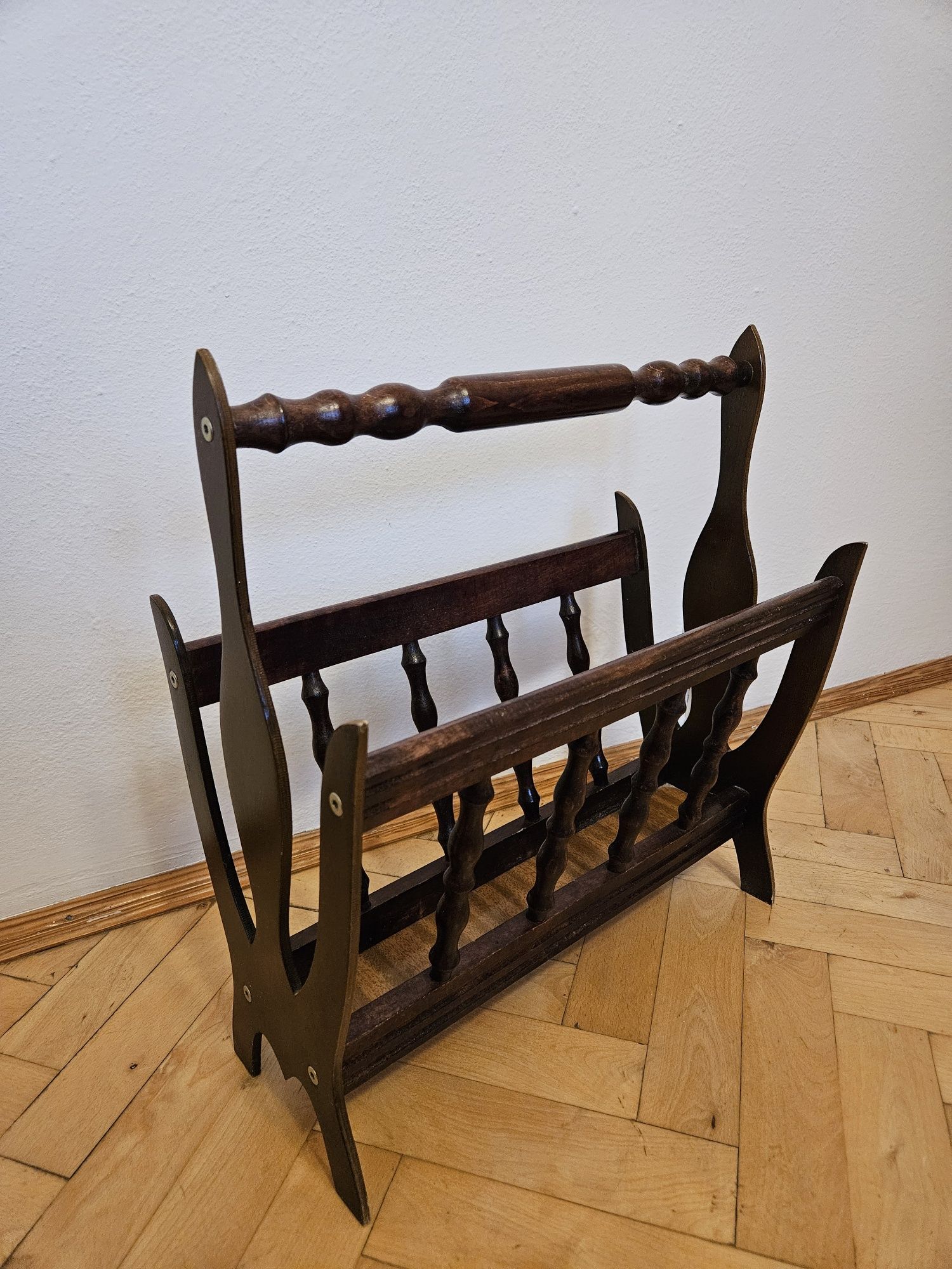 Gazetnik, retro, ciemno brąz, drewniany