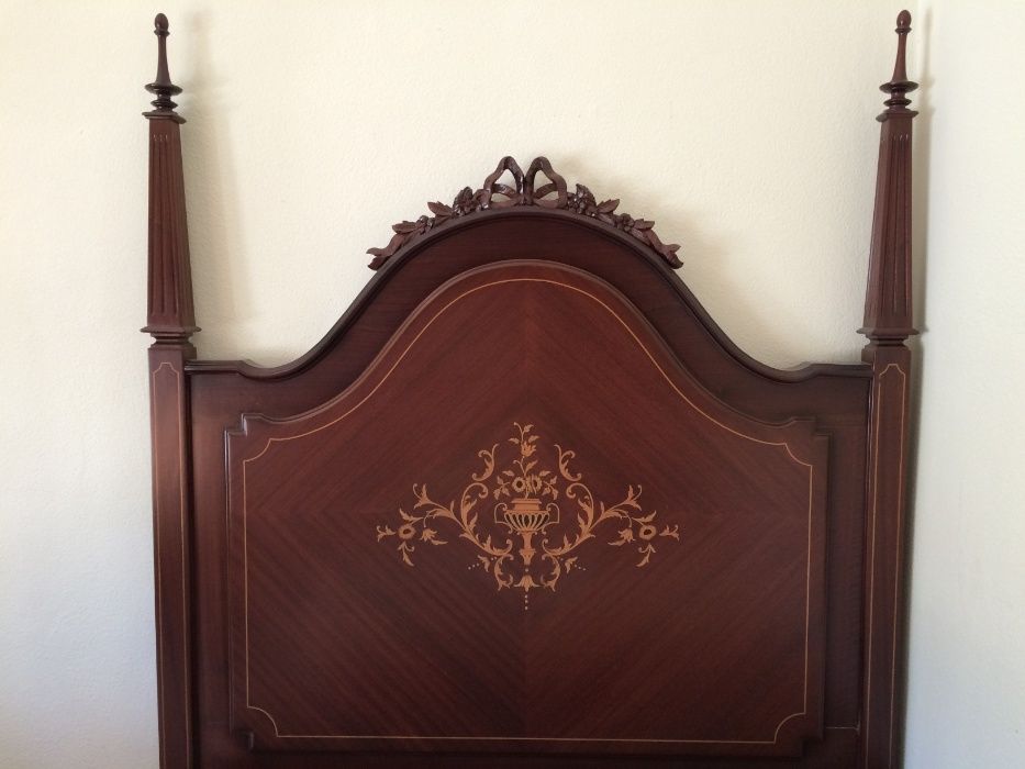 Cama single D. Maria II com estrado, como nova