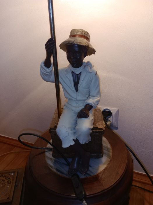 Stara klimatyczna lampa figurka vintage