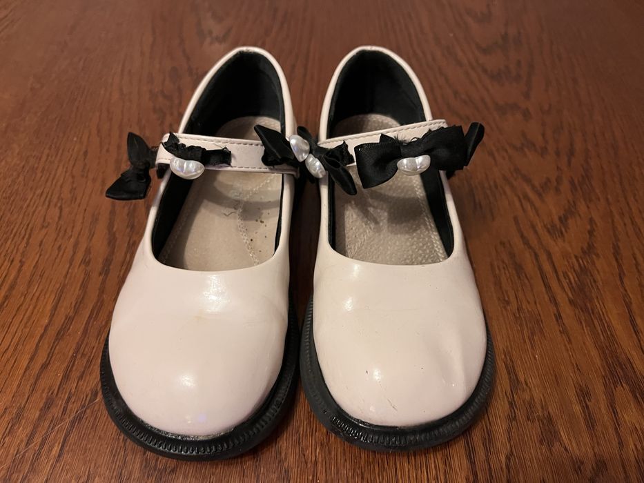 Śliczne Buty białe lakierki balerinki rozmiar 31