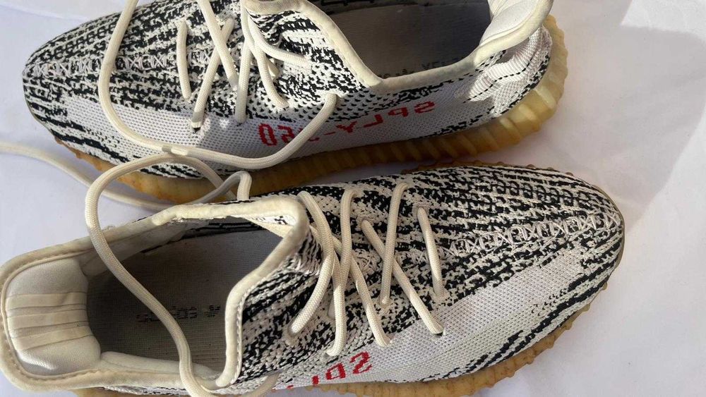 Yeezy Boost 350 V2 Zebra
