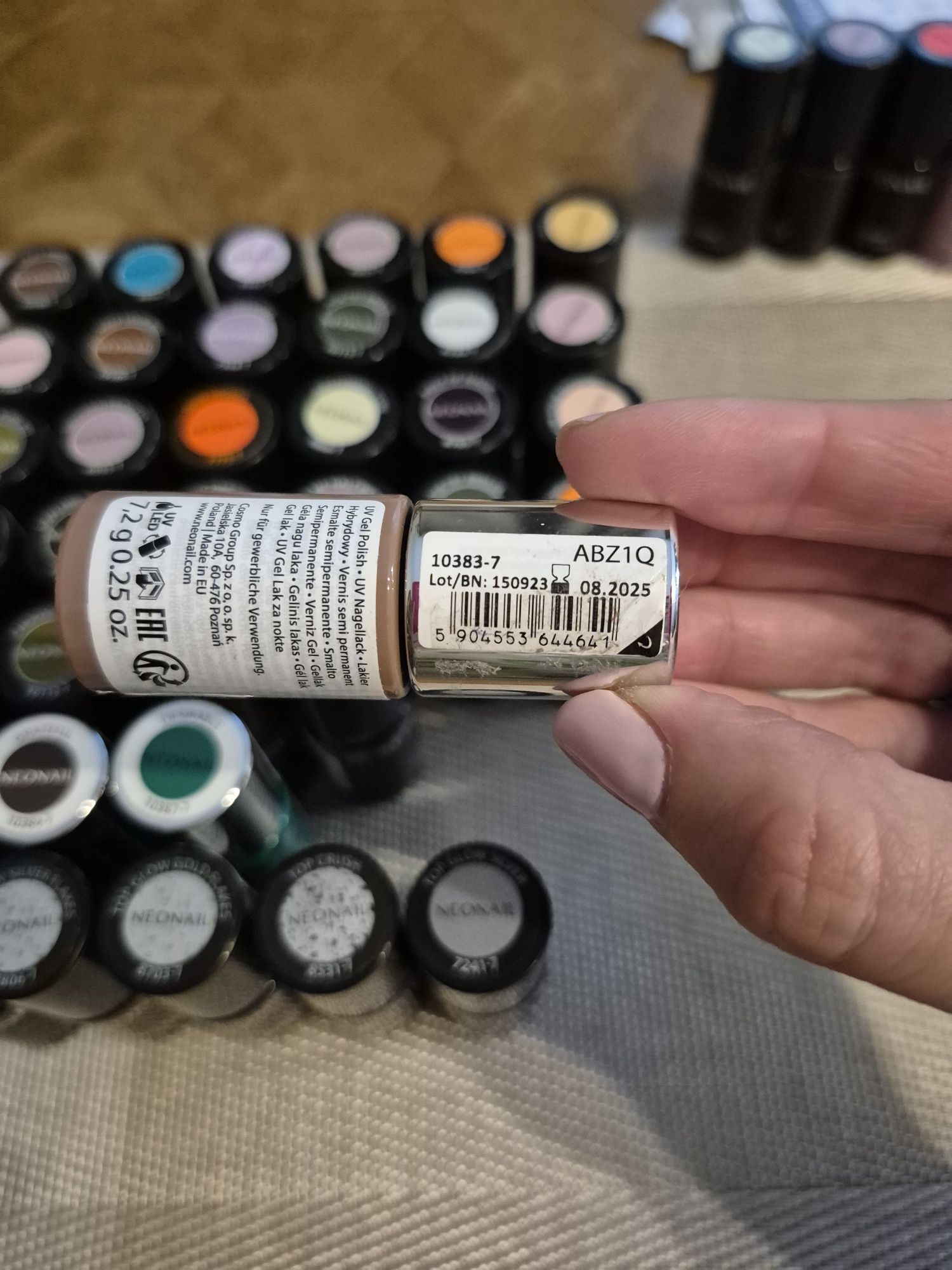 Lakiery hybrydowe neonail kolory mix 1 sztuka