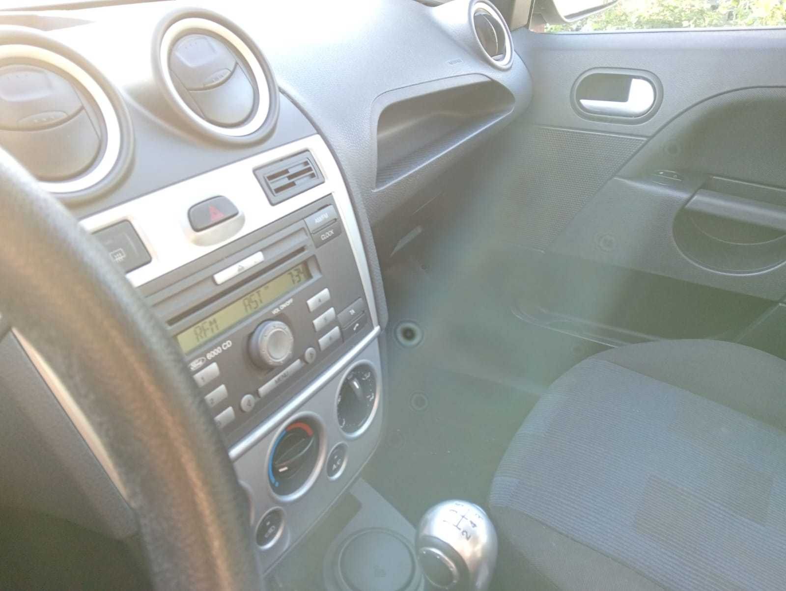 Vendo Ford Fiesta