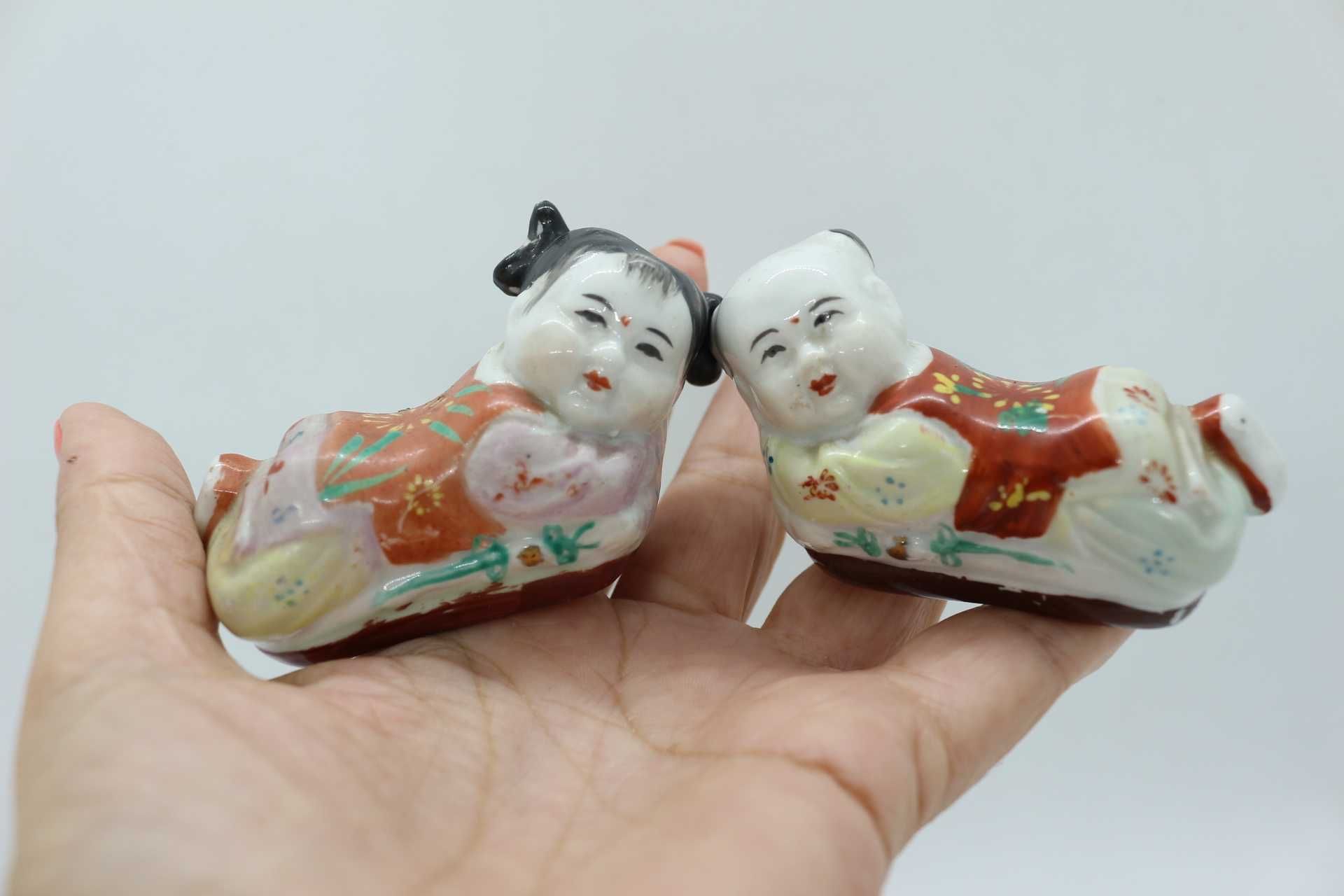 Figuras Almofada Opium Baybi em porcelana Chinesa XX Fer-Rouge RARO