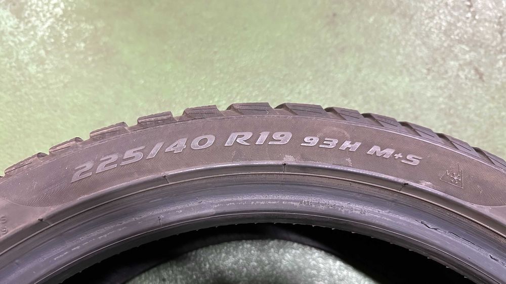 Para 225 40 R19 93H Pirelli SottoZero 3 bieżnik 2x6,3mm