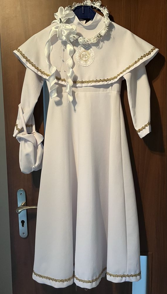 Alba komunijna z wiankiem i torebką