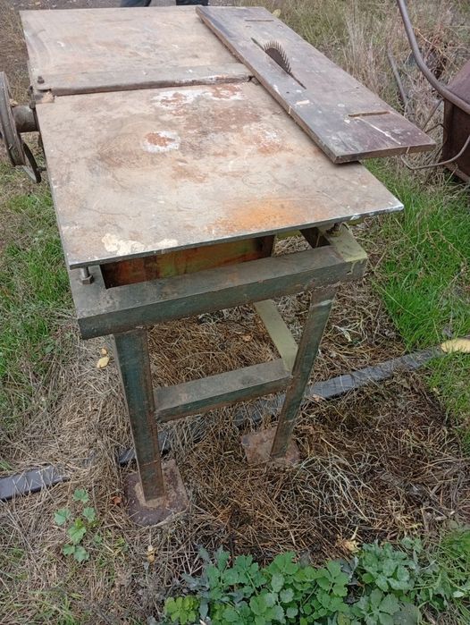 Продам циркулярний стіл з перемикачем