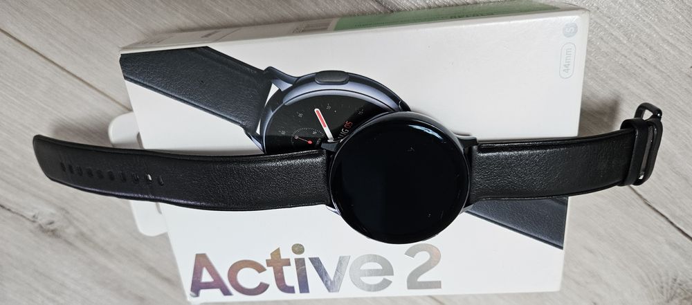 Смарт часы Samsung Galaxy Watch Active 2 (44 mm black)