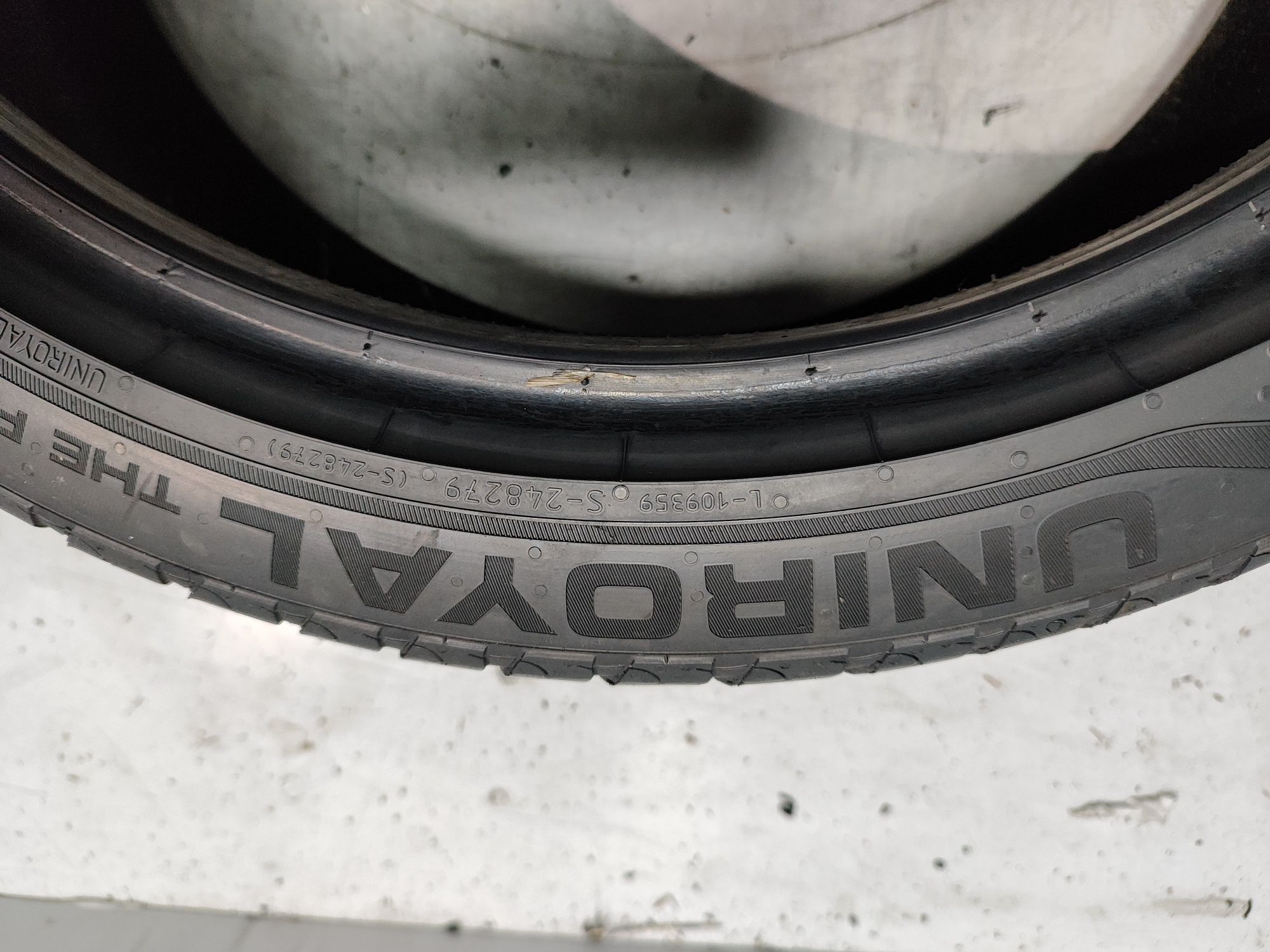 2 pneus semi novos Uniroyal 225/40R18 92Y  Oferta dos Portes