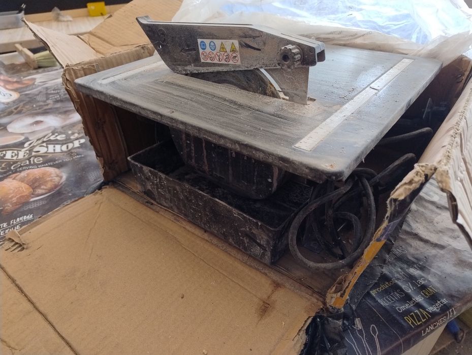 Piła do cięcia płytek na mokro