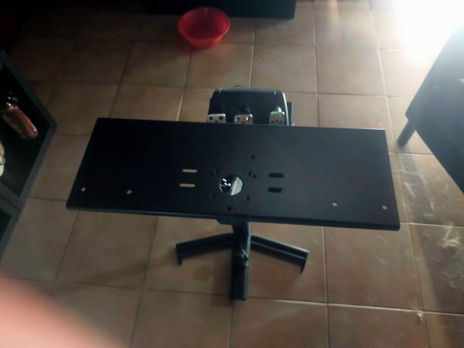 Suporte (Novo) e volante+pedais (usado) Logithec simulador corridas