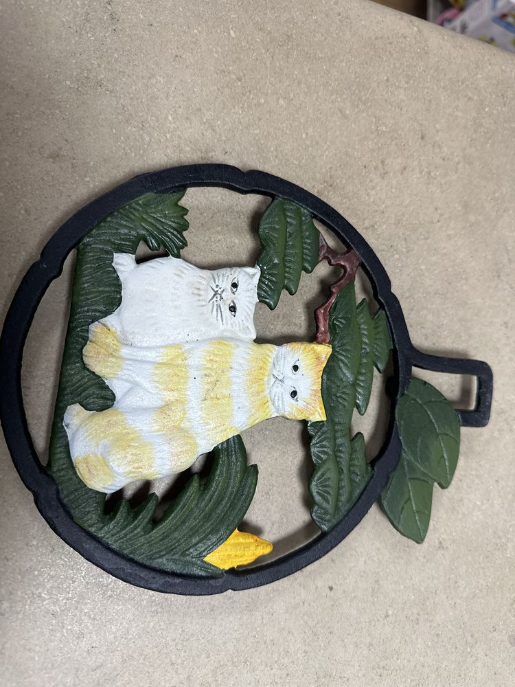 Porta tachos  em ferro com motivos de gatos