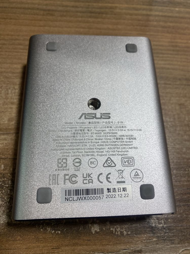 Projektor asus zenBeam E1R