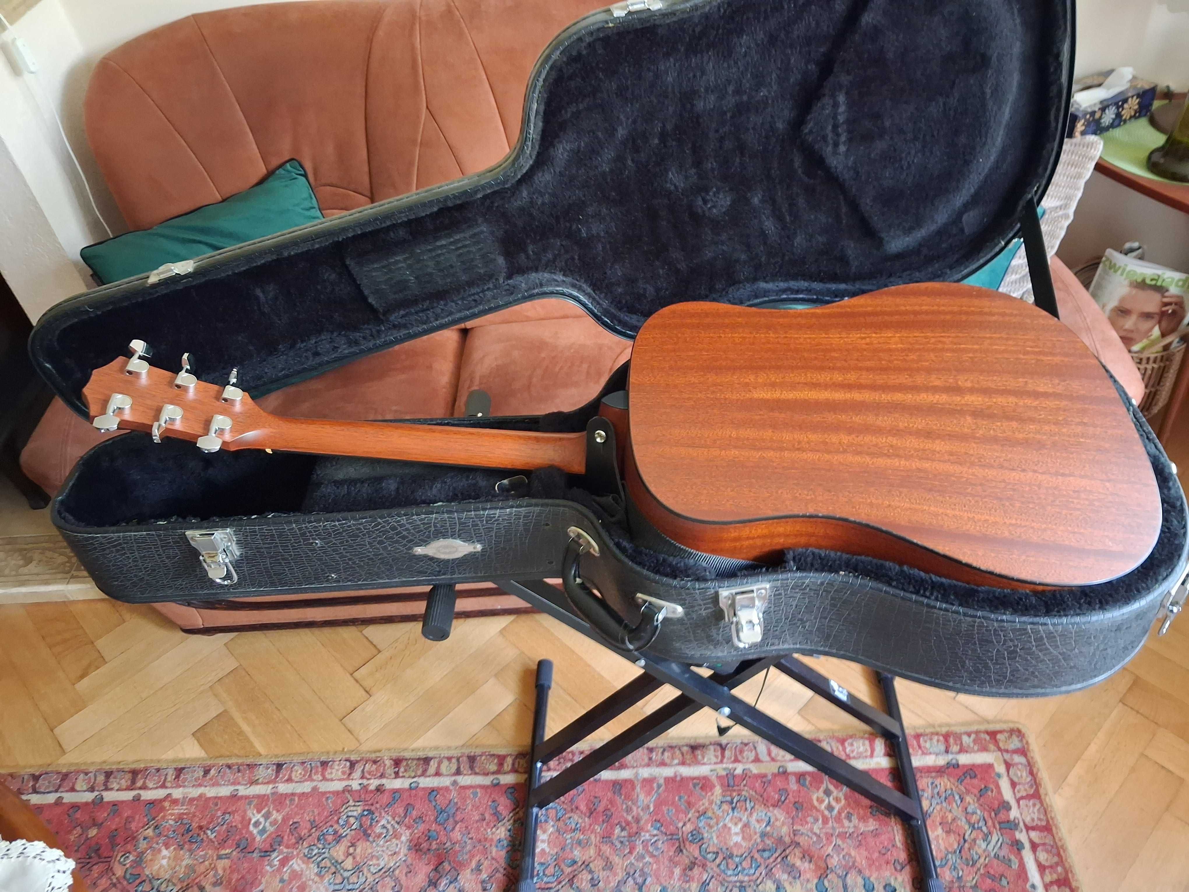 Gitara Taylor 310