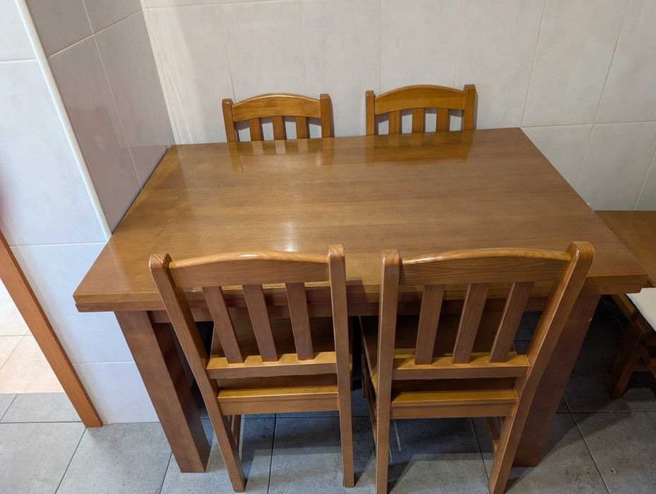Mesa de jantar extensível em madeira maciça com 6 cadeiras