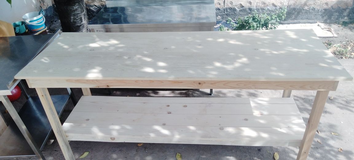 Продам дерев'яний стіл.