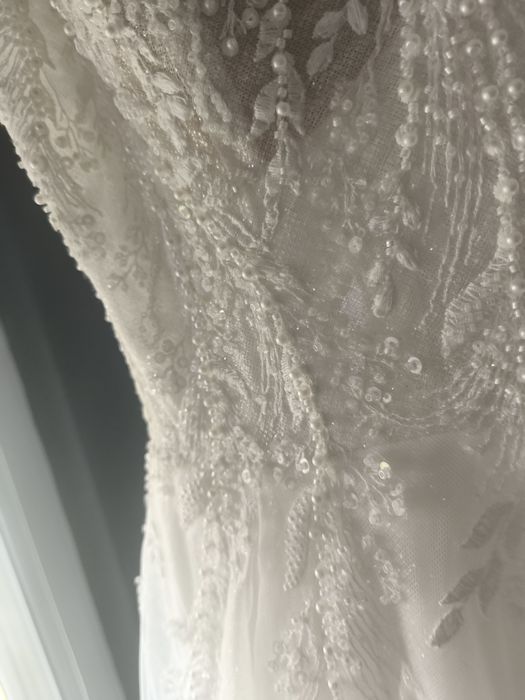 Brokatowa Suknia ślubna na ramiączkach z rozcięciem S Kelly Ivory