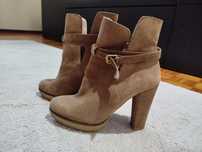 Botas em pele Zara