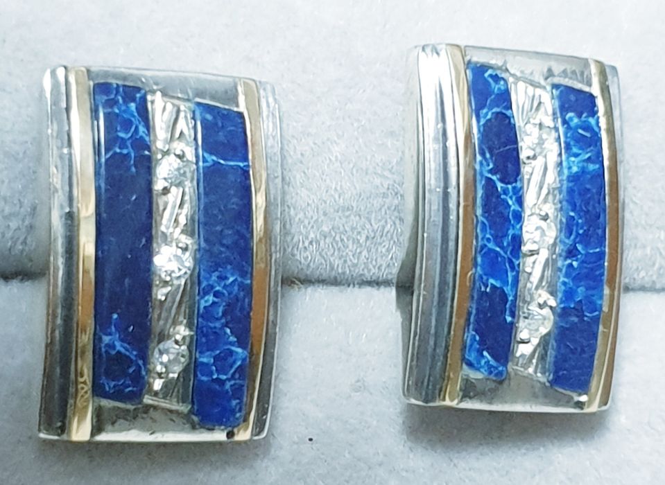 Invulgares brincos vintage em prata com ouro e pedras preciosas