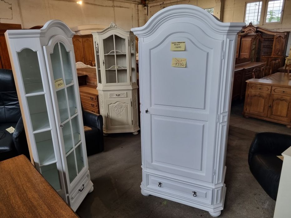 szafa drewniana biała po renowacji