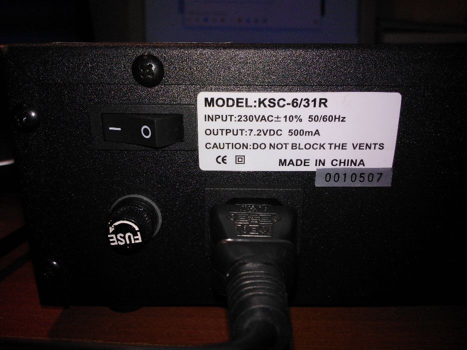 Зарядное устройство KSC-6/31R для радиостанций Kenwood.