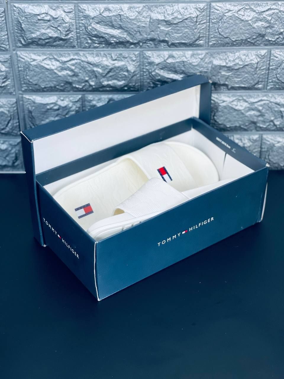 Мужские пляжные шлепанцы Tommy Hilfiger белые уличные тапочки