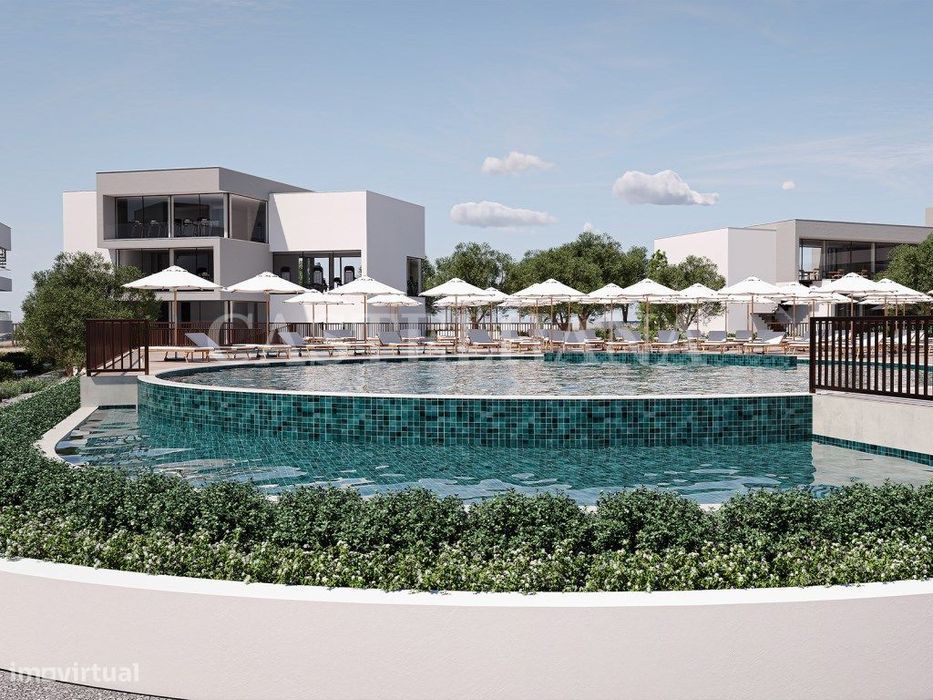 Apartamento T2 com jardim, junto à praia, no Carvoeiro, Algarve