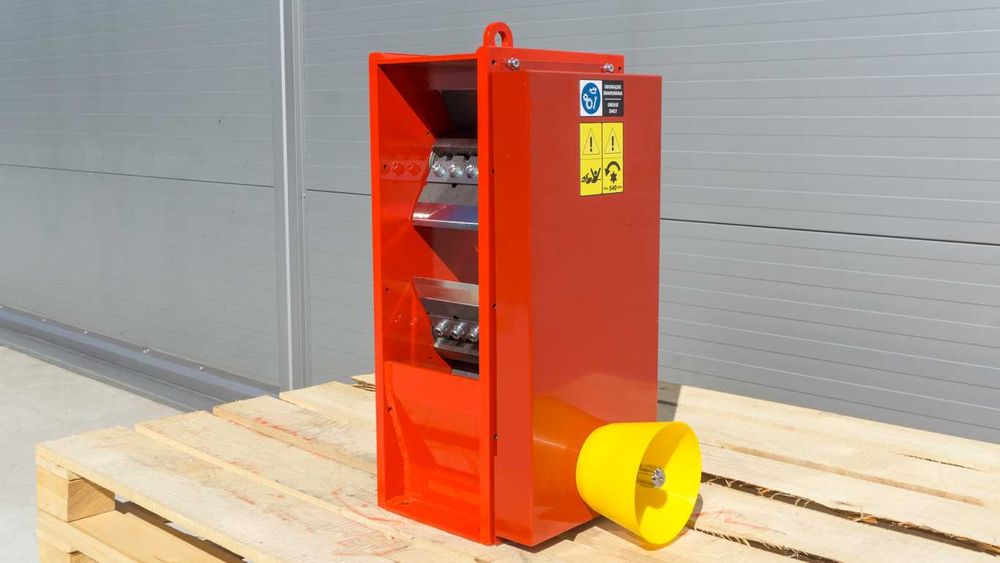 mechanizm tnacy REMET R-150 == rębak walcowy do gałęzi zrzyn odpadów