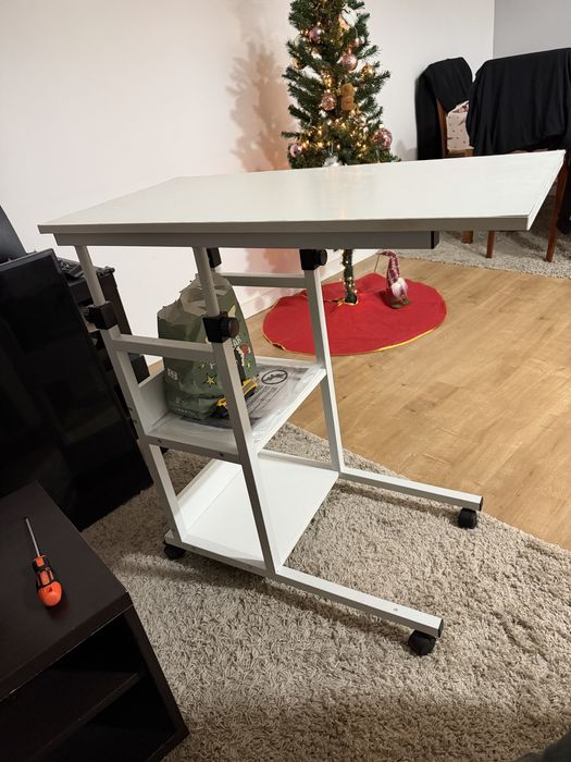 Mesa lateral de sofá em forma de U com rodas, madeira projetada