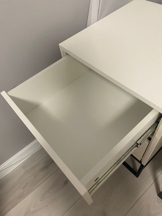 Szafki nocne w bardzo dobrym stanie