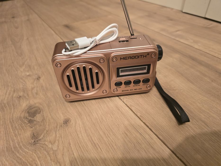 Radio FM, z blututem, usb i panelem słonecznym.