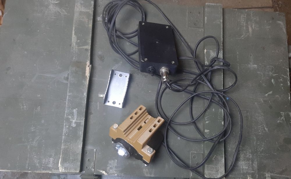 Поворотний механізм для виносної антени та корпус антени Avenge Angel