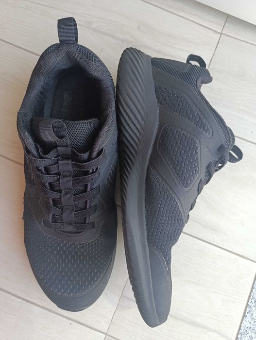 Sapatilhas de homem. Skechers. Tamanho 43.