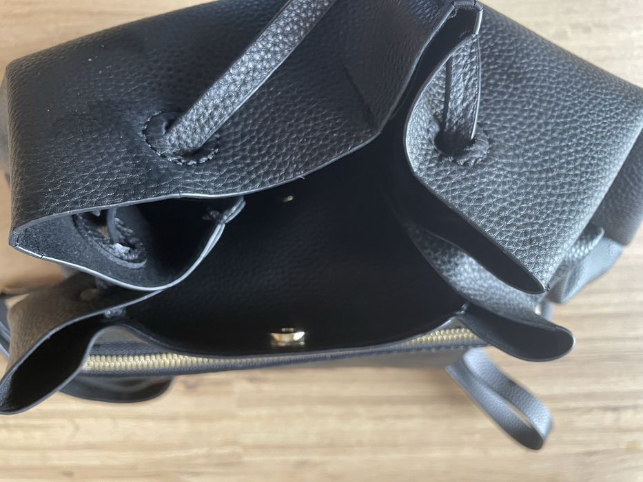 Mala/ Mochila preta com flores