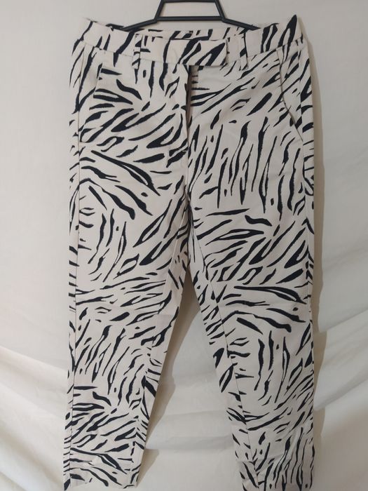 Брюки  в гарно стані . Принт зебра . Фірми  M&S.