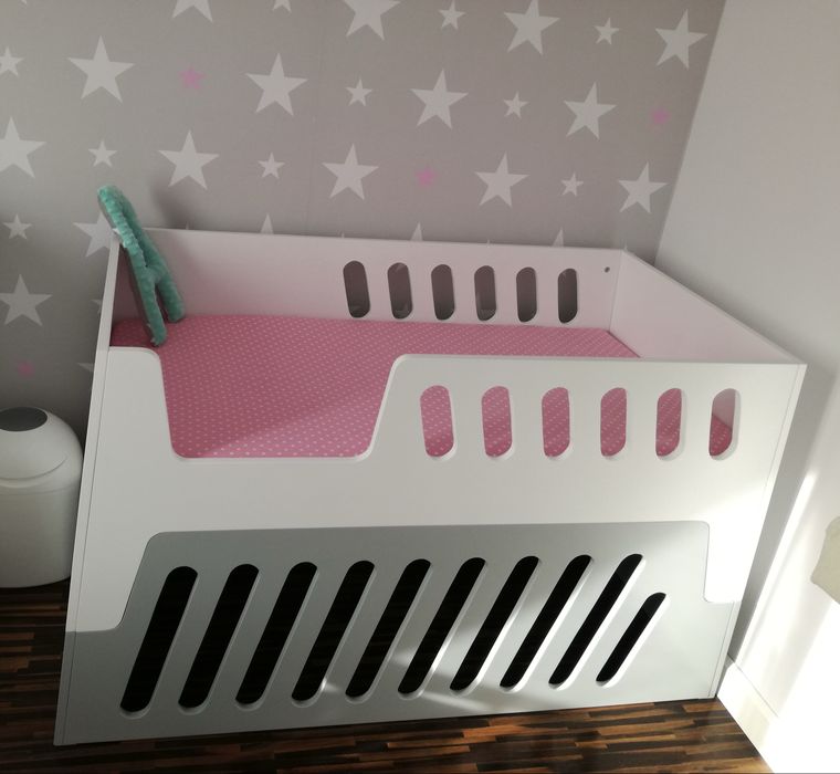 Łózeczko dzieciece + komoda