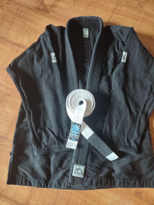 Kimono Manto do judo lub  ju jitsu K0 czarne , z pasem