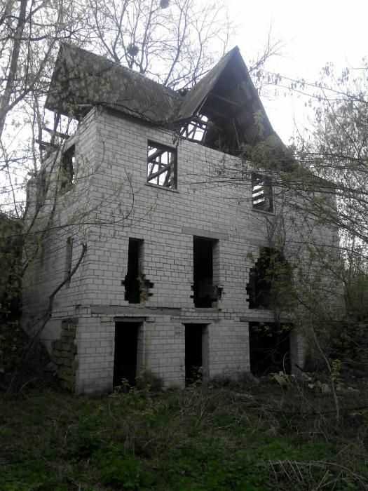 Продам участок с 2х этажным недостроенным домом, окраина Богуслава