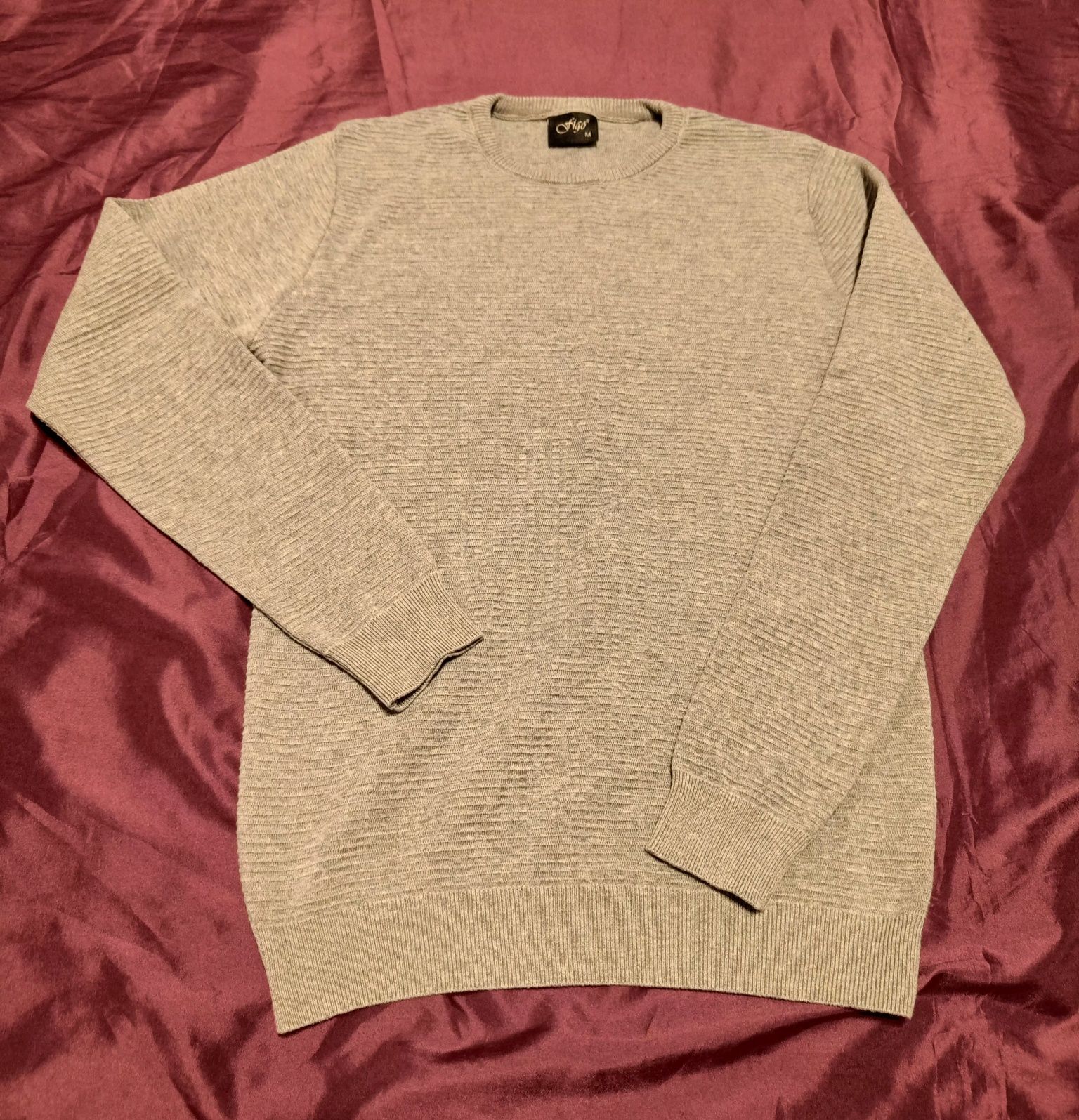 Sweterek w rozmiarze M